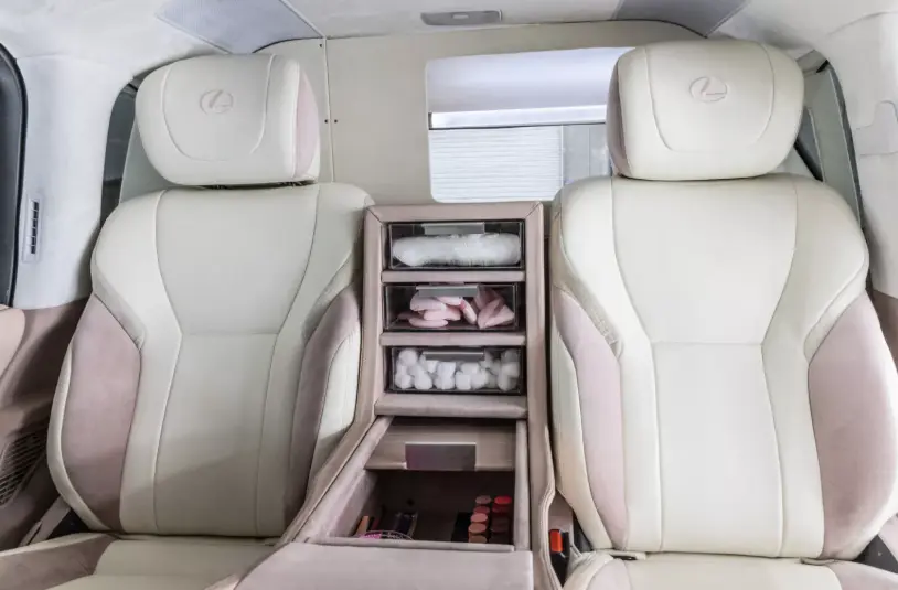 Lexus представив Glam LX: позашляховик, перетворений на гламурний салон краси на колесах