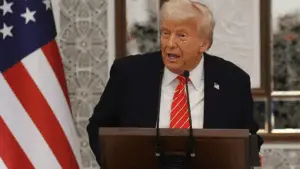 Трамп назвав Байдена "злим су**м сином" і запропонував королю Чарльзу називатись "завойовником"