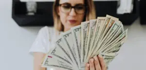 Фінансовий гороскоп на 23 вересня 2025: кому пощастить із грошима