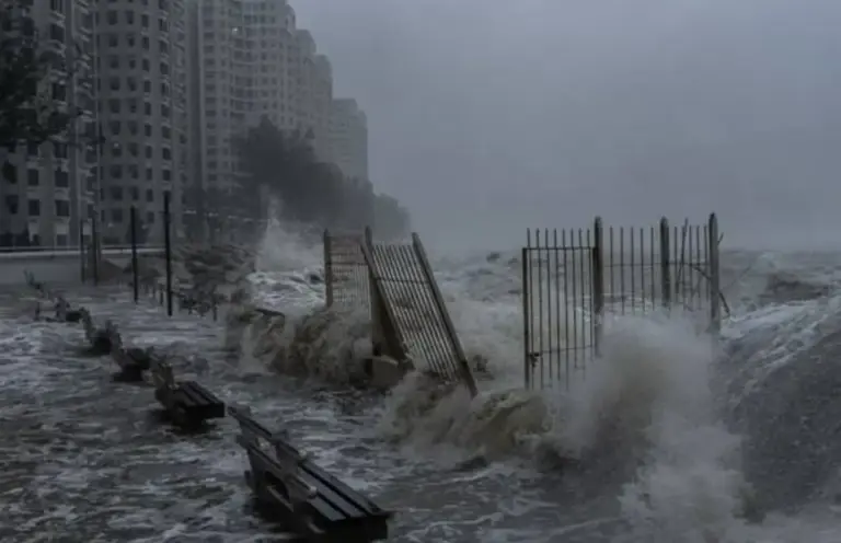 Супертайфун “Рагаса” на Тайвані: десятки жертв і зниклих, затоплені міста