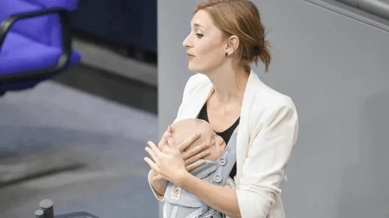 У Бундестазі вперше в історії депутатка виступала з немовлям