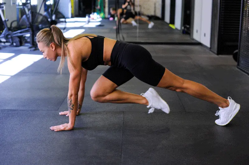 10 простих вправ без тренажерів, які змінять твоє тіло за місяць