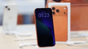 Apple рекомендує "солити" iPhone 17, щоб позбутися подряпини