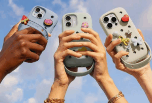 Crocs випустив чохли для iPhone у стилі своїх легендарних сабо