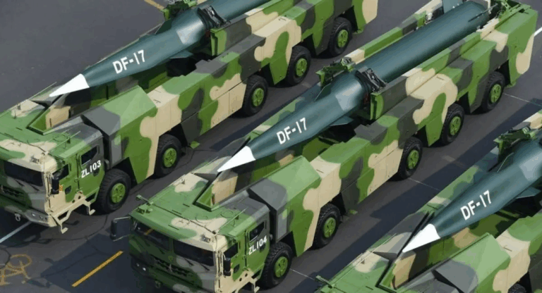 Китай показав модернізовані гіперзвукові ракети YJ-21 і DF-17 на параді в Пекіні