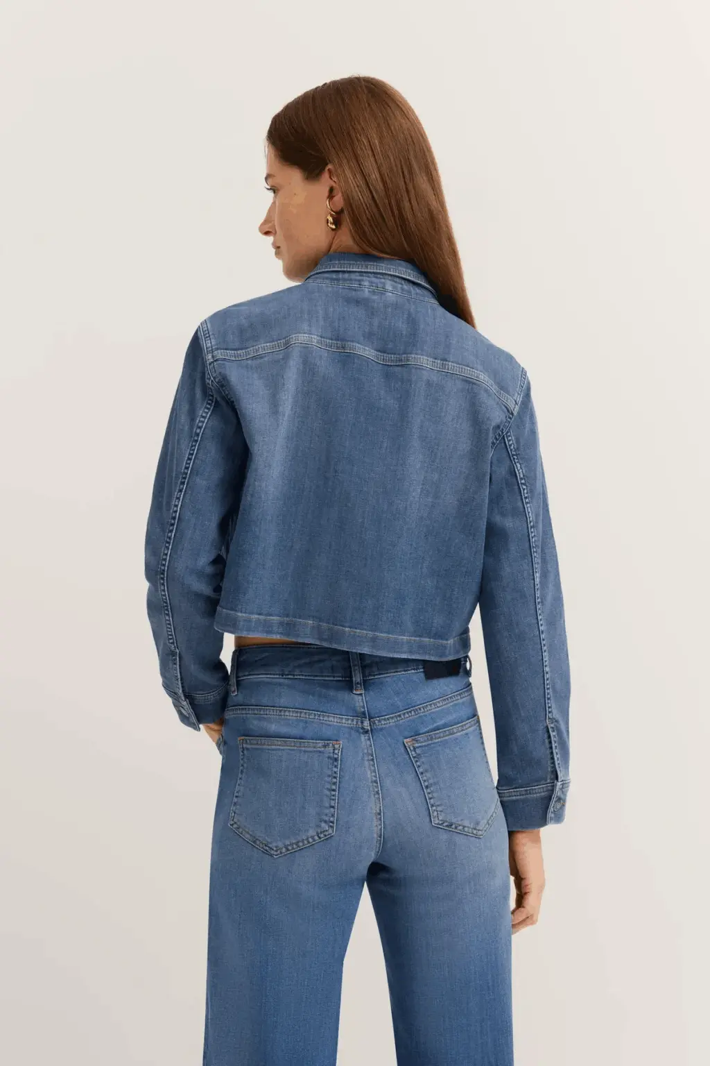 Джинсова куртка – маленька історія великих трансформацій образу