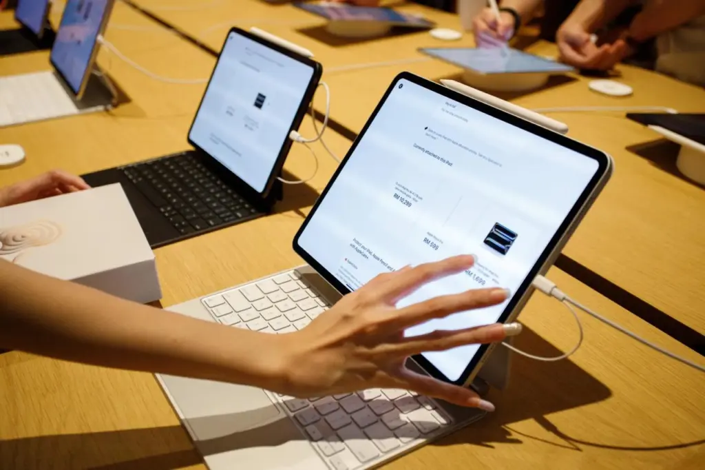 Apple зіткнулася з труднощами у створенні складаного iPad з 18-дюймовим екраном