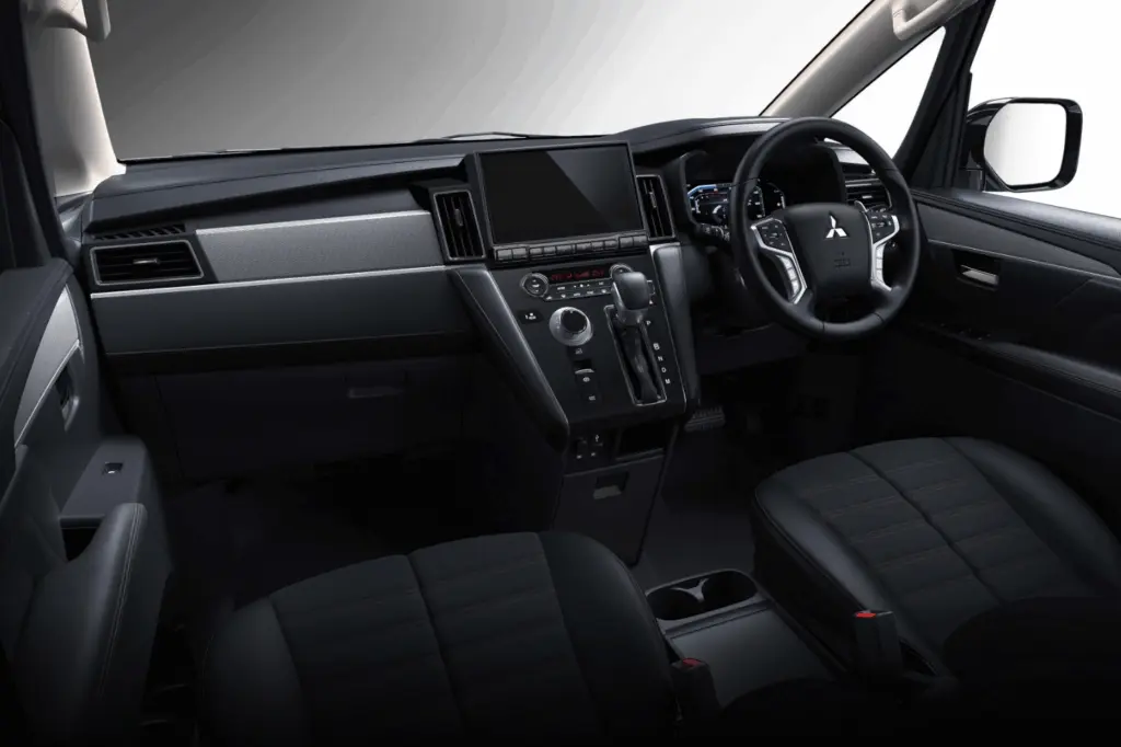 Delica повертається: Mitsubishi готує оновлений мінівен-позашляховик з S-AWC і преміальним салоном