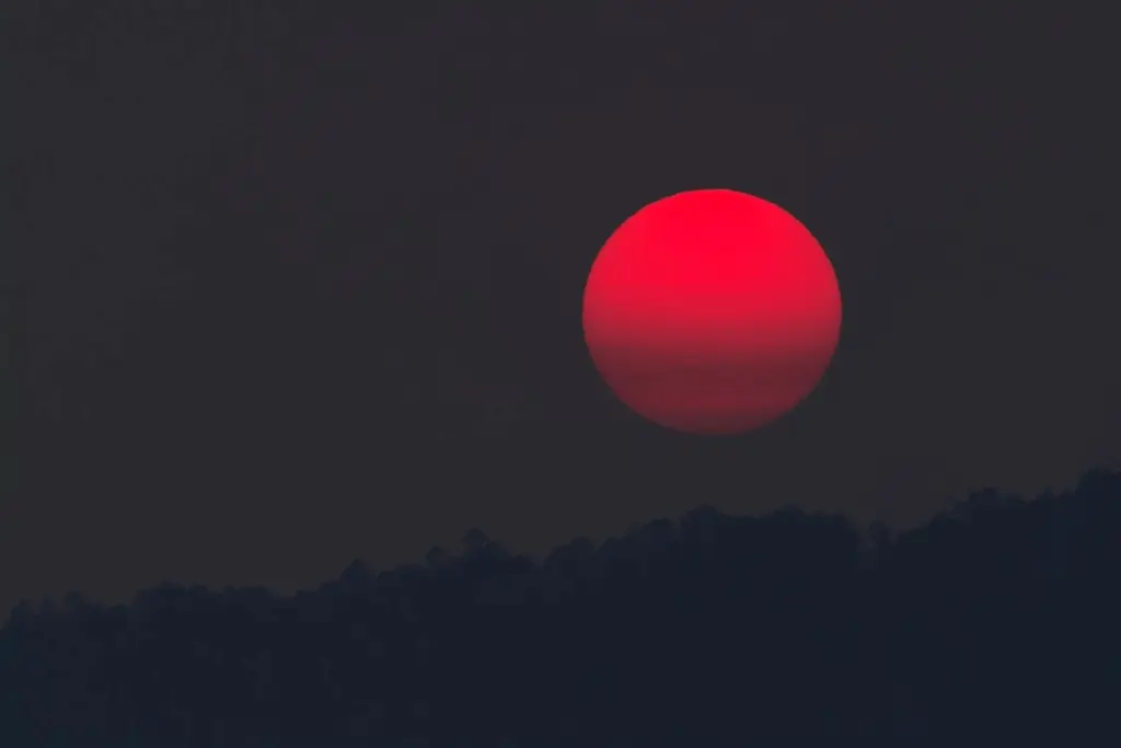 Гігантський "Супермісяць": 5 листопада над Україною зійде найбільша повня з 2019 року