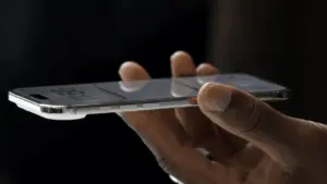 Після слабкого старту iPhone Air виробники масово відмовляються від тонких смартфонів