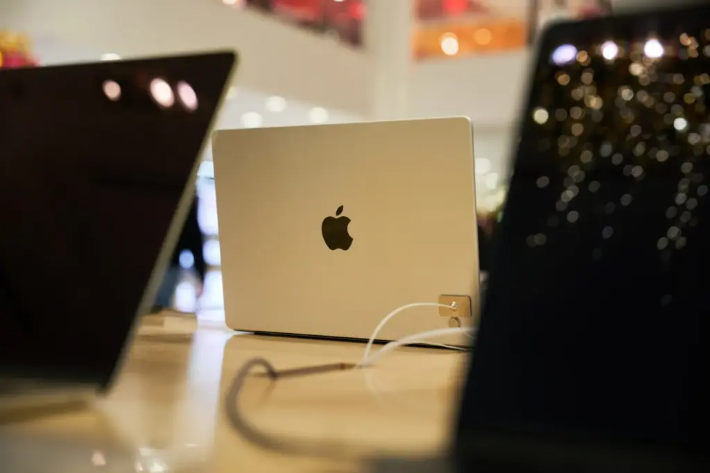 Можливий сенсорний MacBook Pro: що відомо про новинку Apple 2026 року