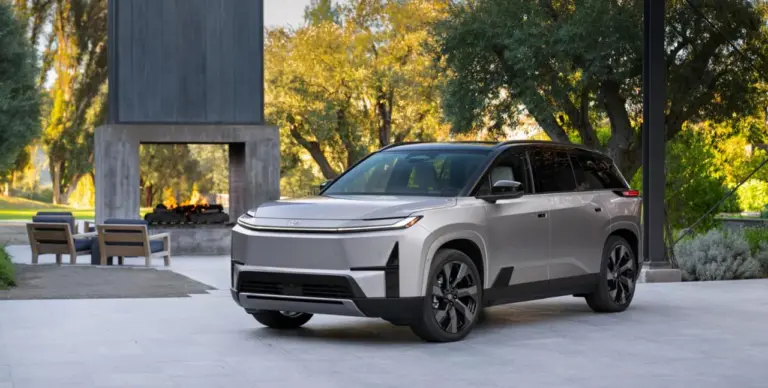 Toyota радикально змінила Highlander: тепер це повністю електрокросовер