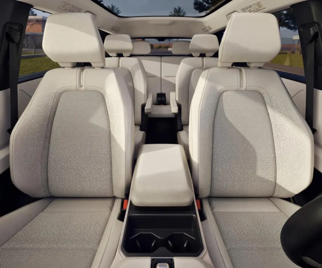 Toyota радикально змінила Highlander: тепер це повністю електрокросовер