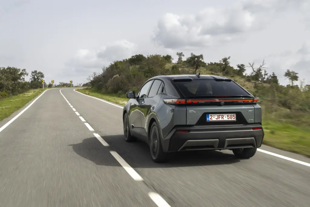 Новий Toyota C-HR+: швидка зарядка 150 кВт і запас ходу понад 600 км