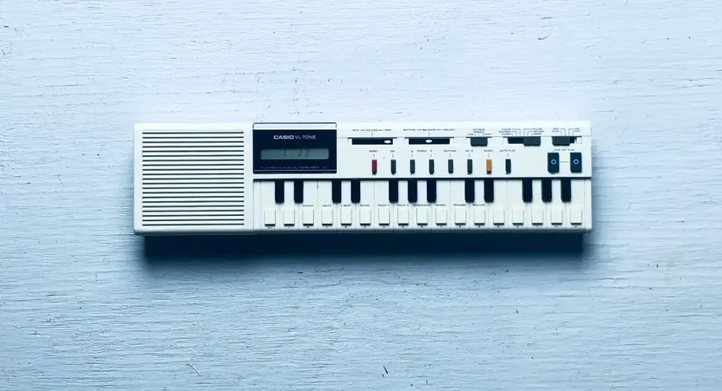 Casio оживляє 80-ті: культові синтезатори у цифровому форматі