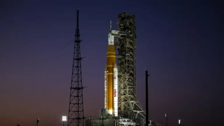 Чому астронавти Artemis 2 не висадяться на Місяць