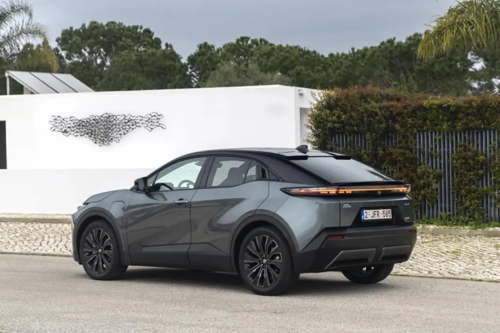 Новий Toyota C-HR+: швидка зарядка 150 кВт і запас ходу понад 600 км