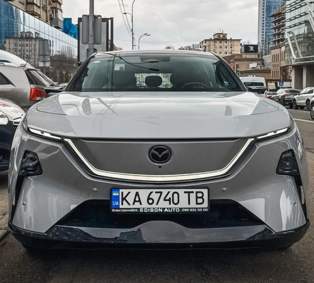 Бюджетна Mazda вже в Україні: перші «живі» фото кросовера EZ-60