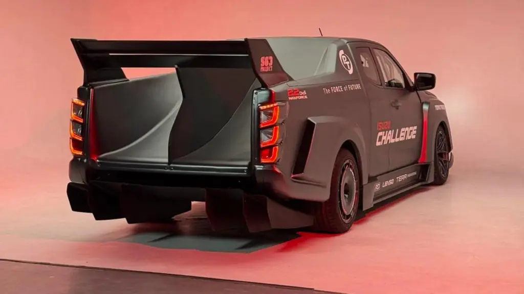 Новий D-Max від Isuzu виглядає як GT3, але це пікап
