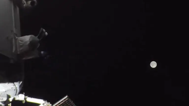 Артеміс-2: астронавти вперше побачили повну картину місячного кратера