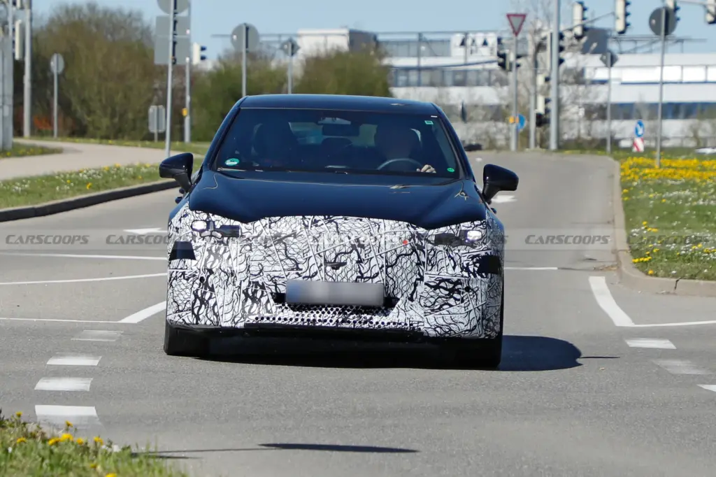 Mercedes готує електричний C-Class: шпигунські фото розкрили дизайн