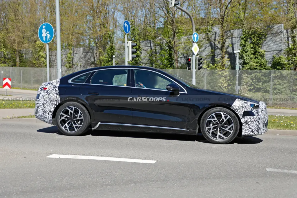 Mercedes готує електричний C-Class: шпигунські фото розкрили дизайн