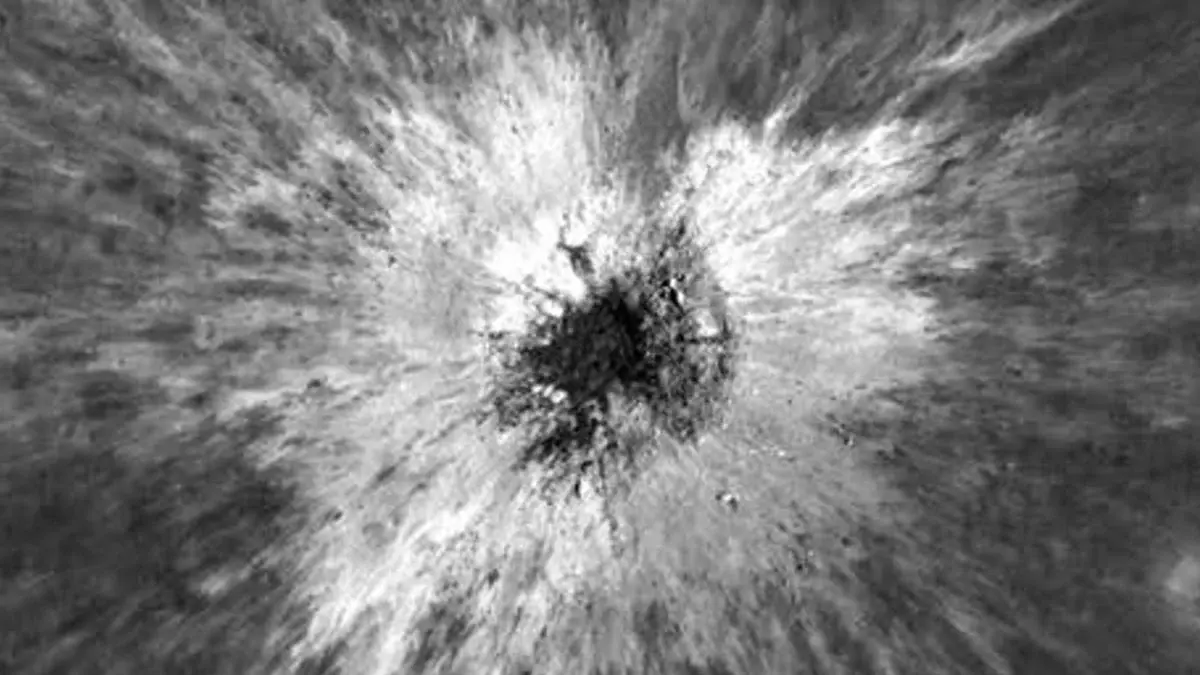 Гігантський «шрам» на Місяці: NASA зафіксувало рідкісний удар астероїда