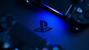 Sony вводить вікову перевірку для чату PlayStation: що це означає для гравців