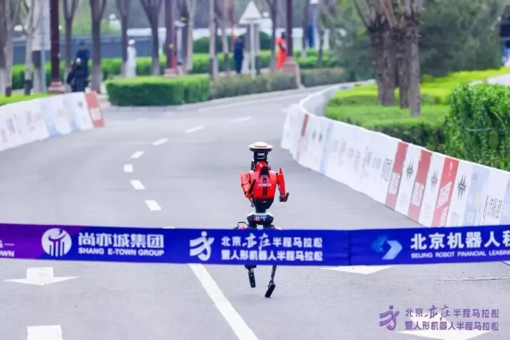 Біг роботів у Пекіні показав справжню межу штучного інтелекту