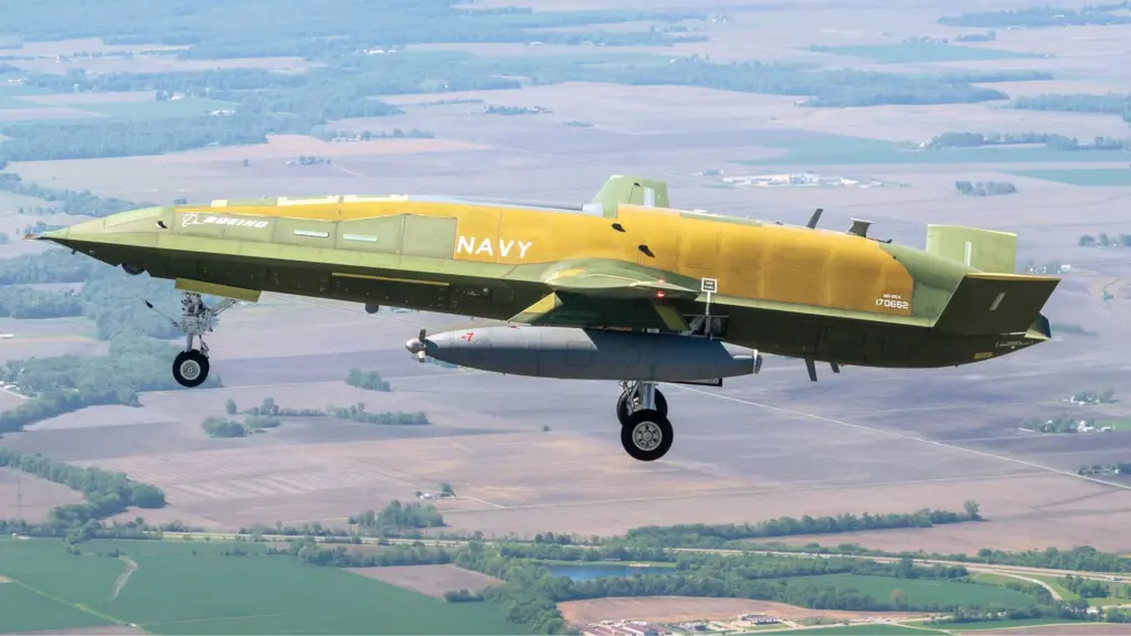 Вперше без пілота: США підняли в небо автономний дрон-заправник MQ-25A