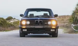 Раритетний BMW M5 1988 року продали за ціною Bentley Bentayga