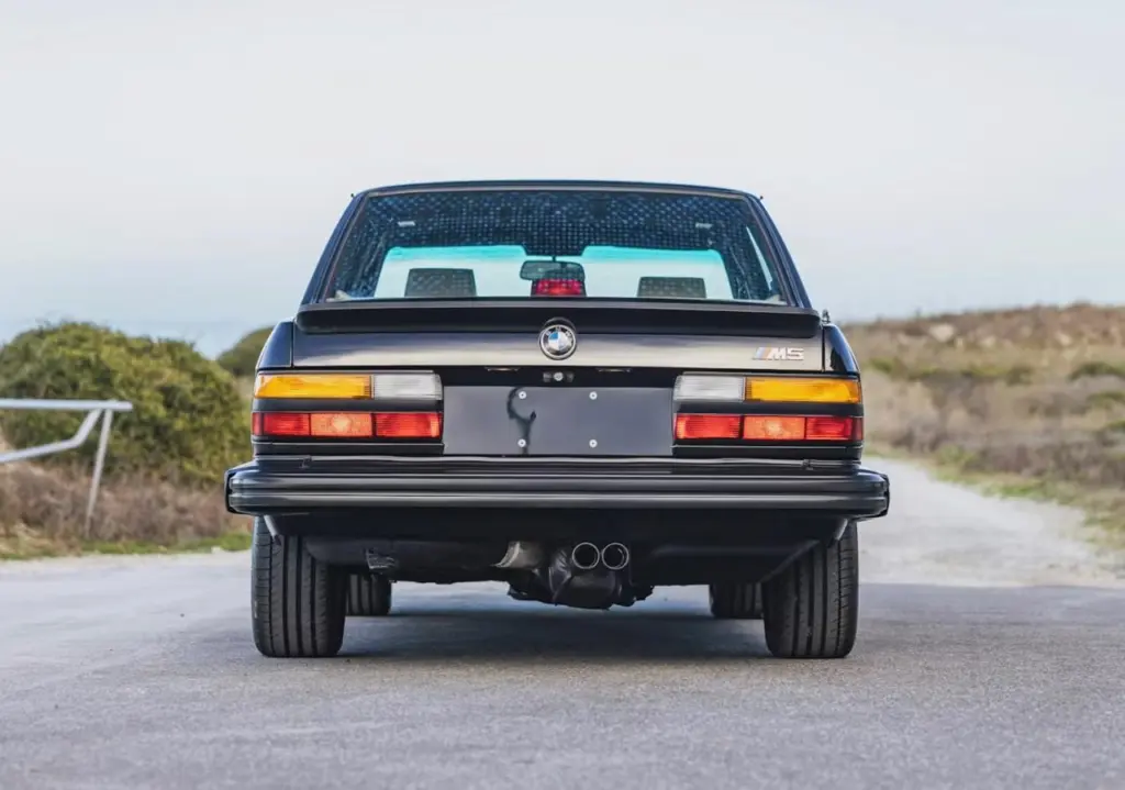 Раритетний BMW M5 1988 року продали за ціною Bentley Bentayga