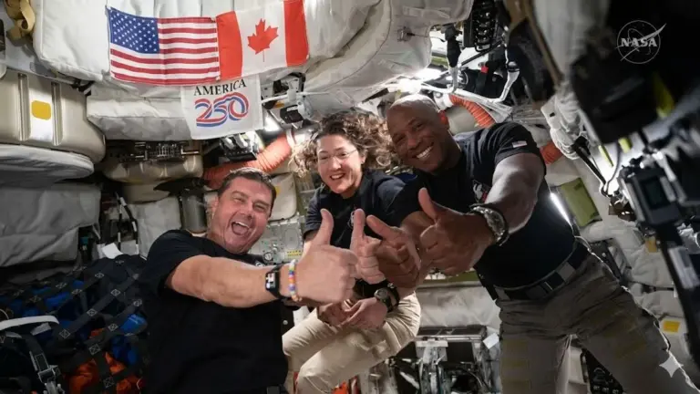 Вперше за понад 50 років: екіпаж Artemis II не стримав сліз перед обльотом Місяця