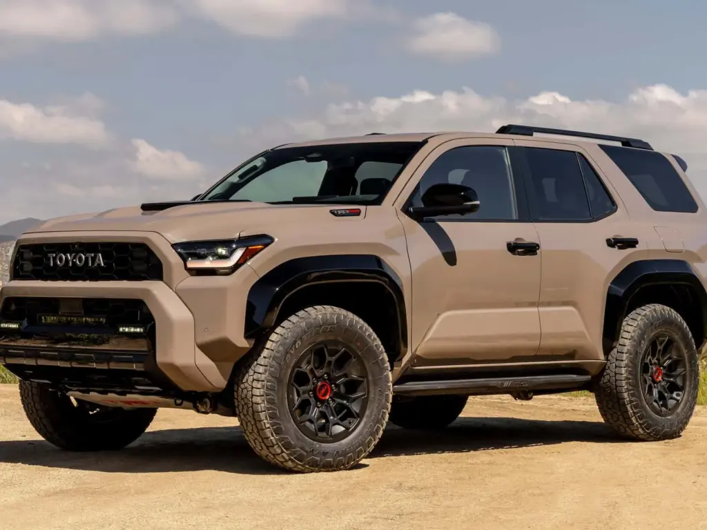Два легендарні SUV Toyota зійшлися у головному порівнянні року