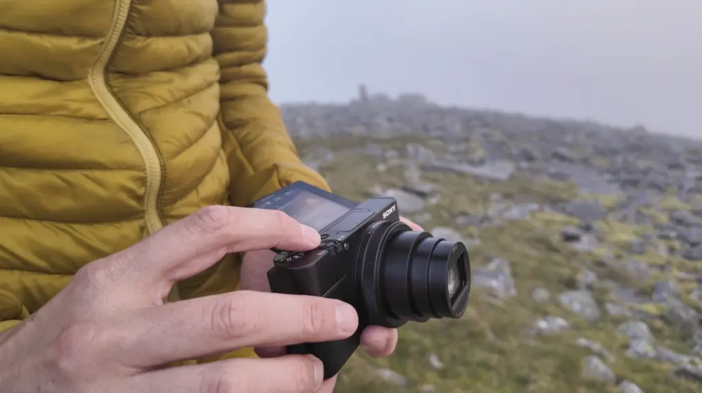 Sony RX100 VII проти смартфонів: чи є сенс купувати компактну камеру у 2026 році