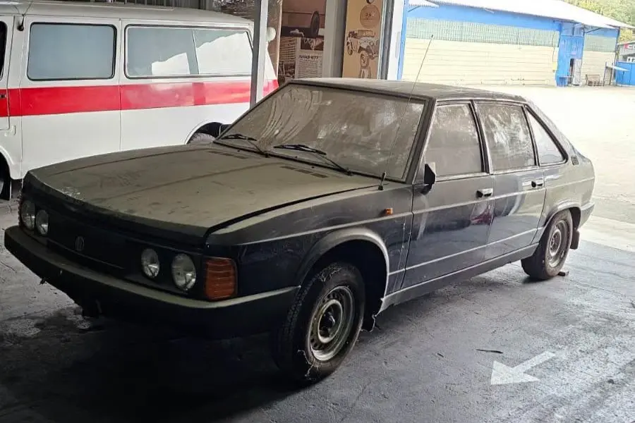 Tatra 613 простояла понад 30 років: в Україні знайшли «капсулу часу» з пробігом 3 тисячі км