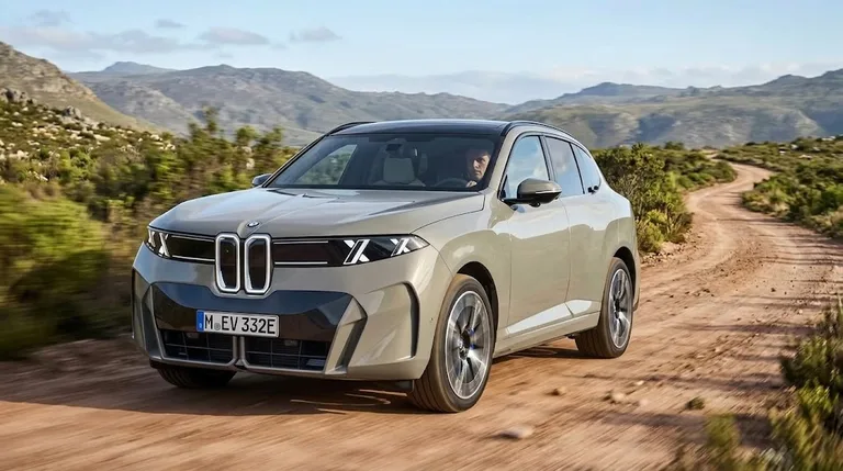 BMW показала нову X5: кнопок майже не залишилося, а запас ходу iX5 сягає 845 км